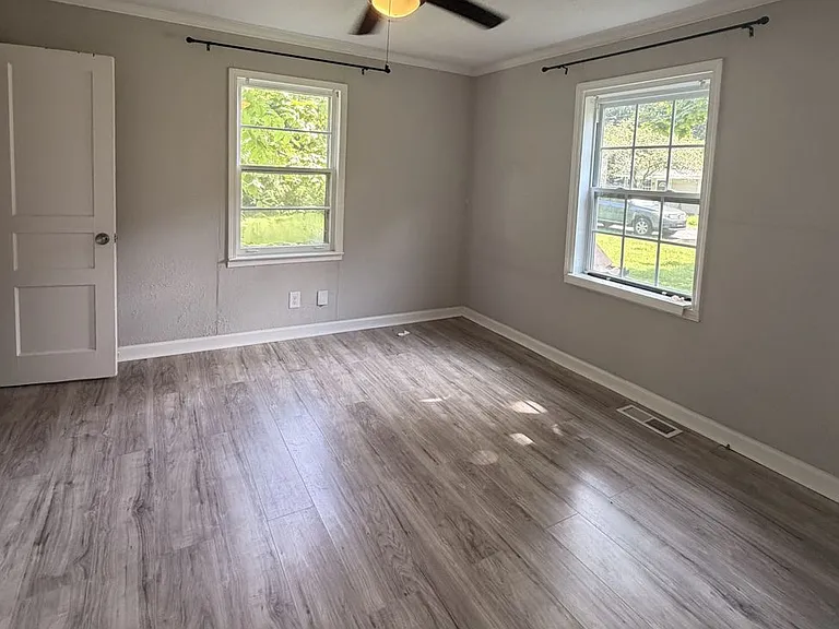 1202 Cline Ave #B — Photo 8