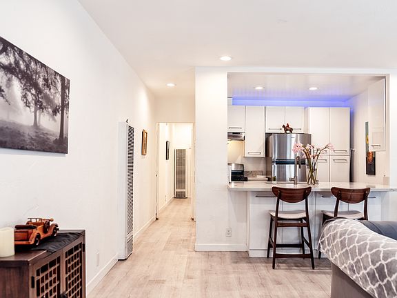 5th image of 6623 Willoughby Ave #B