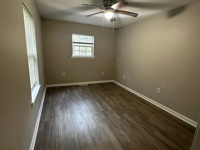 742 Old Sulphur Springs Rd — Photo 25