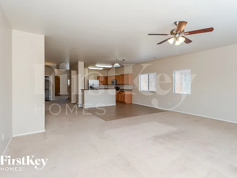 239 E Saddle Way — Photo 5