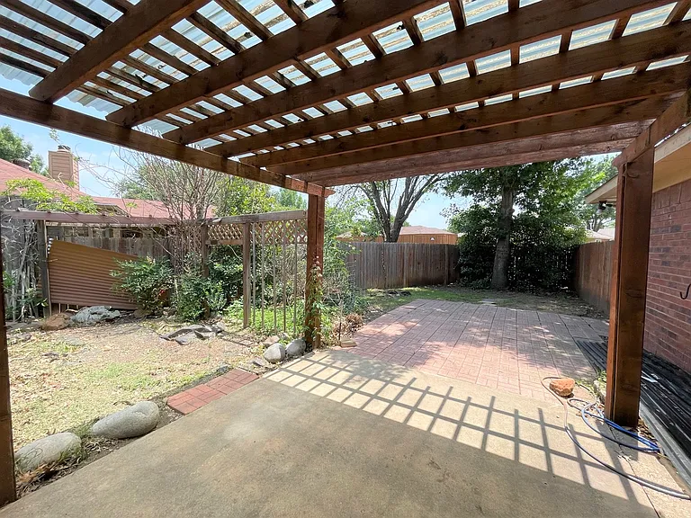 621 Phillips Dr — Photo 25