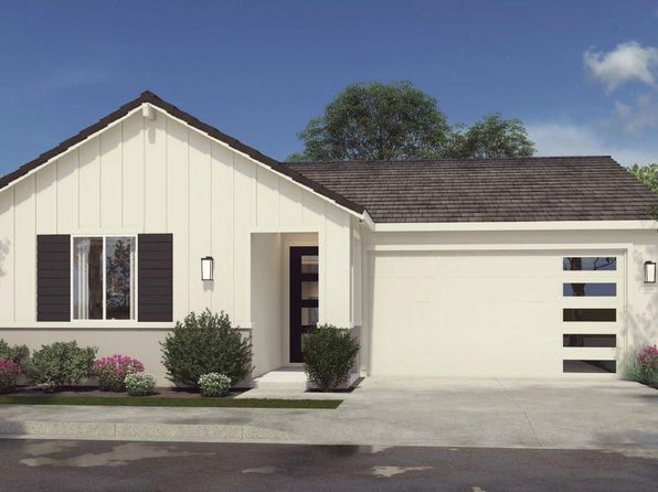 1664 Bloom Ave, Clovis, CA 93619