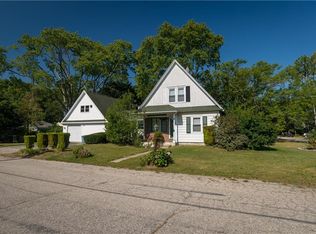 143 Sharon St, Warwick, RI 02886