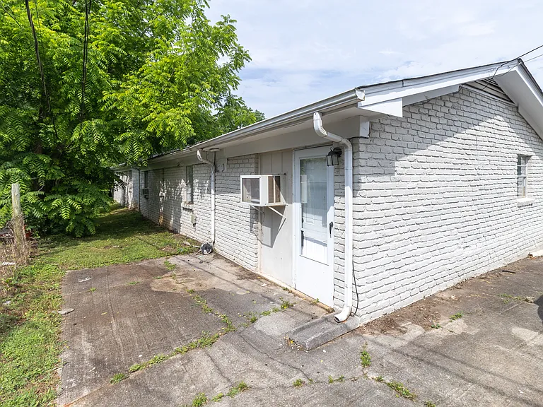 1038 McArthur Rd — Photo 1