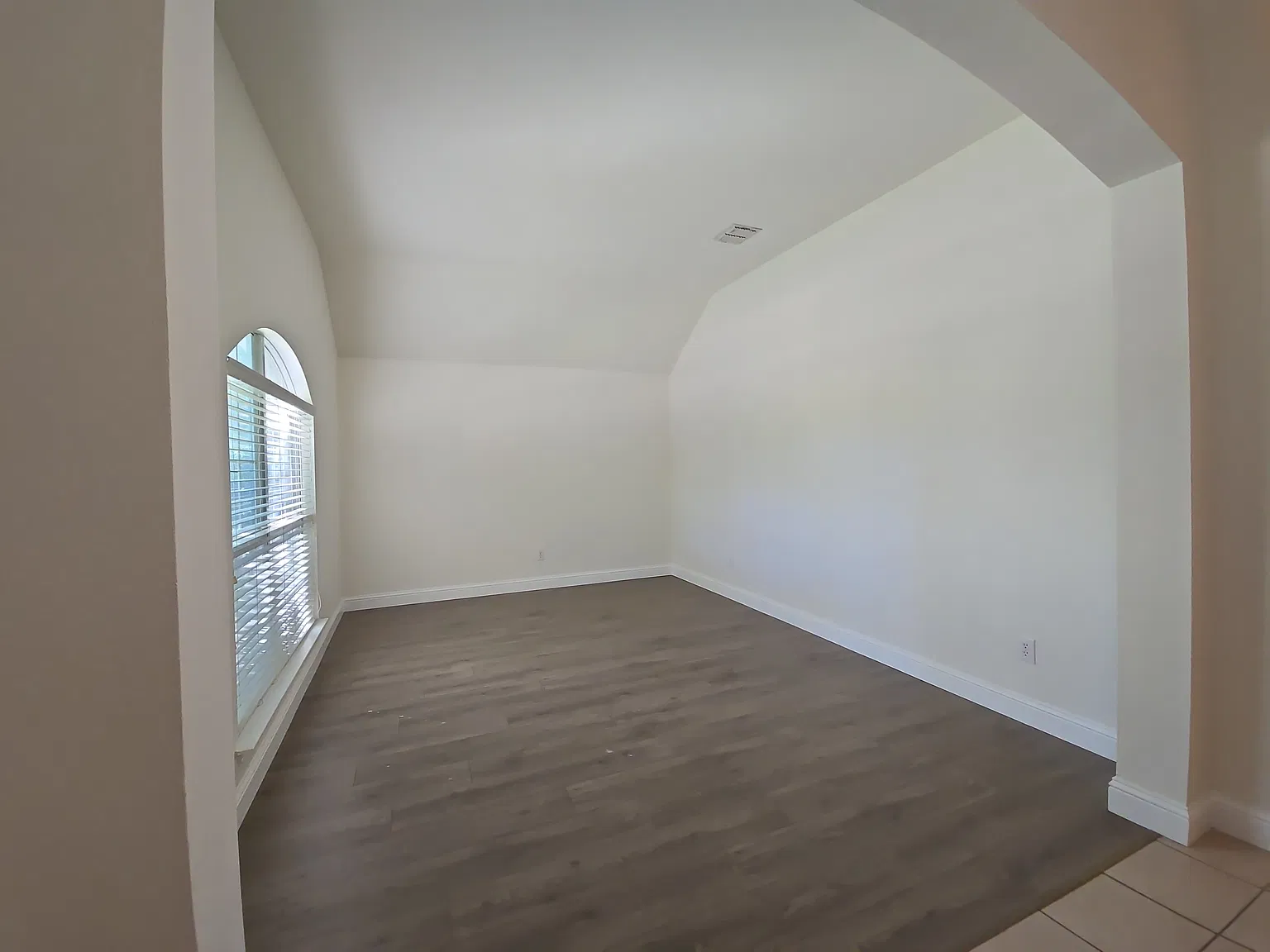 4 bed, 2537 sqft, $2,850 — Photo 4