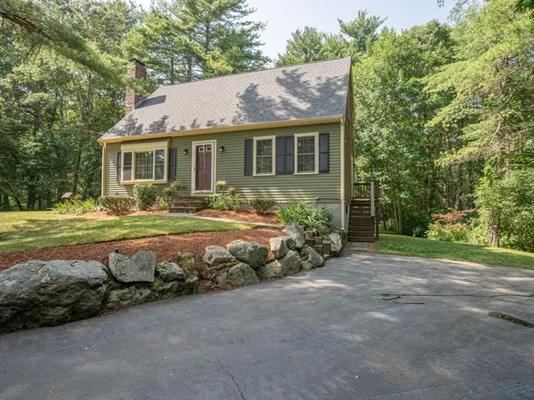77 Colony Ln, Taunton, MA 02780