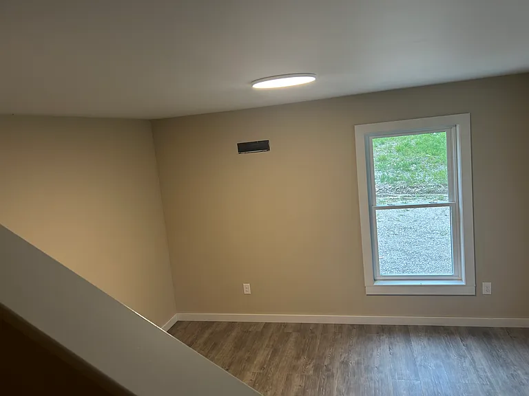 454 Bristol Rd — Photo 2