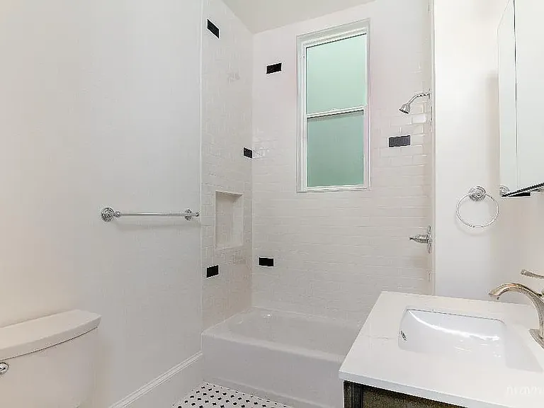 2645 Mission St #7 — Photo 17