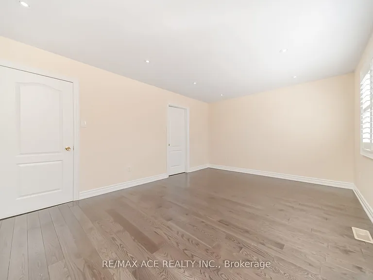 86 Treasure Dr #MAIN — Photo 30