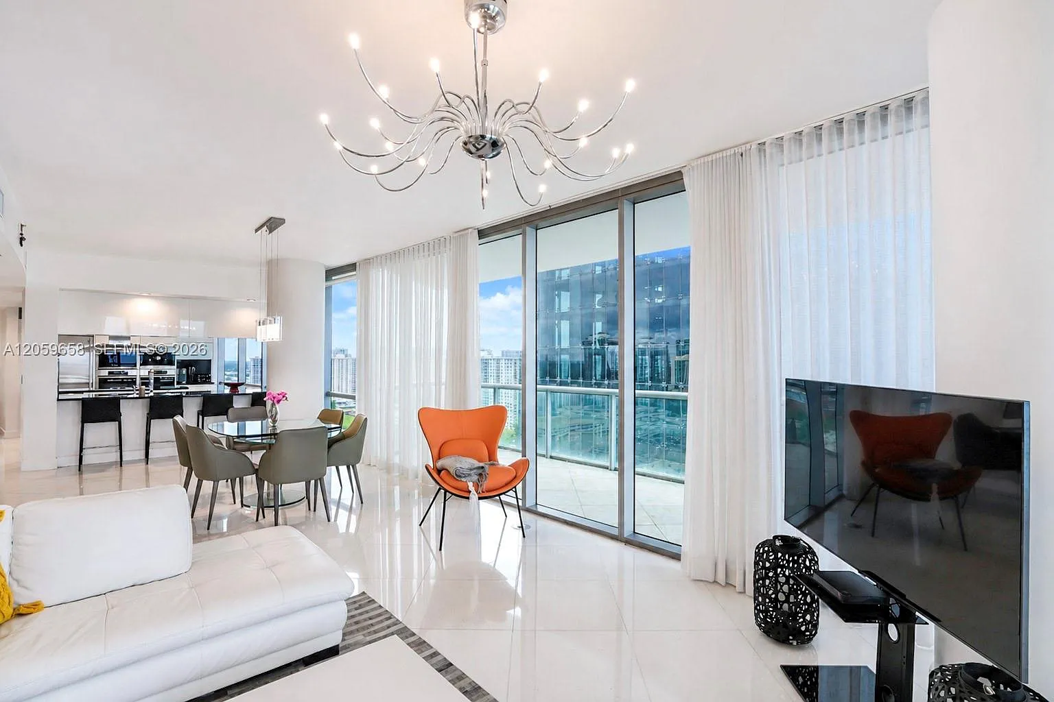 Jade Ocean Condo — Photo 3
