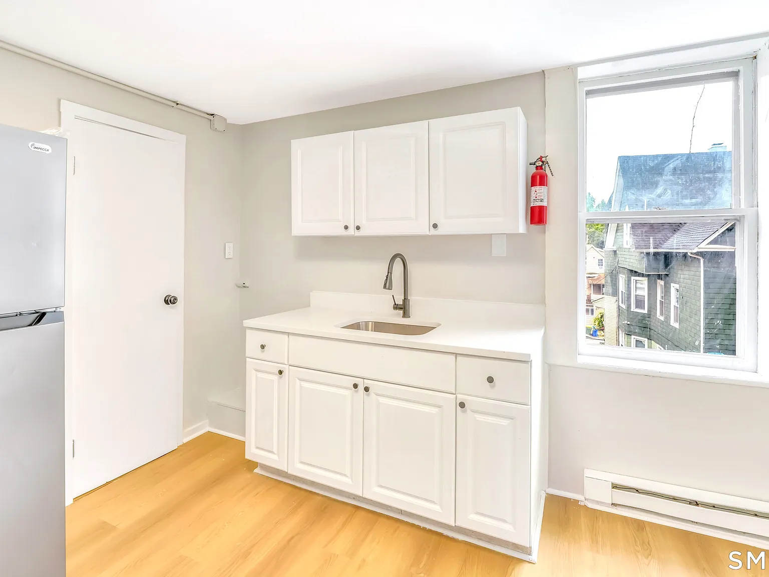 2 bed, 1.0 bath, 2910 sqft, $1,350 — Photo 2