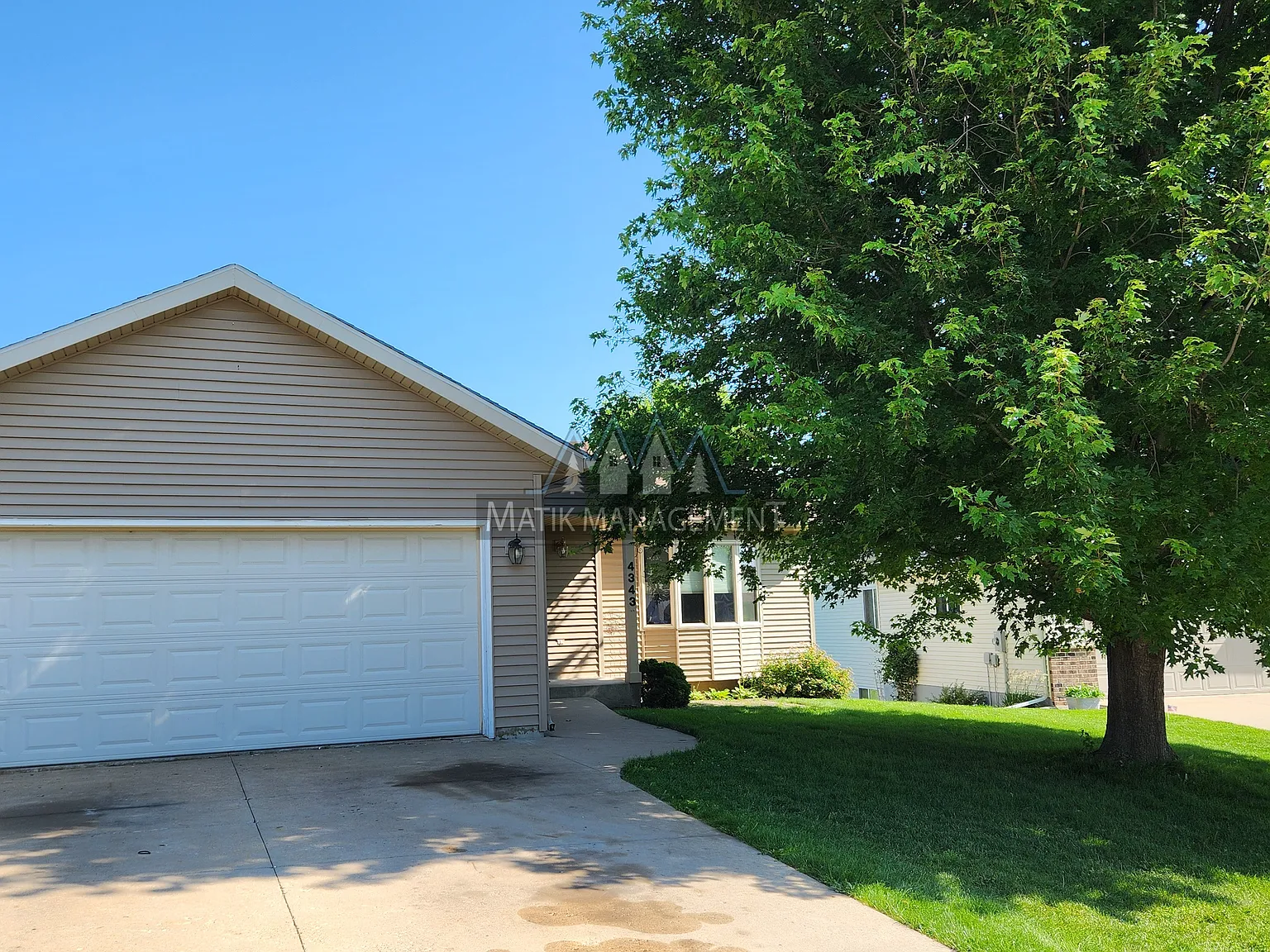 4 bed, $2,200 — Photo 2
