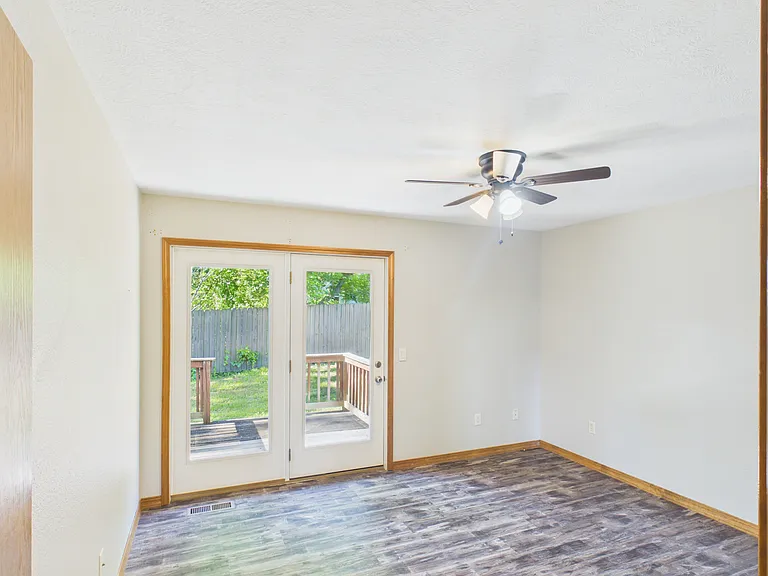 610 E 7th St #2 — Photo 6