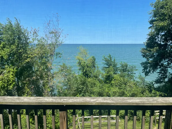 4208 Shore Dr #10, Lorain, OH 44053