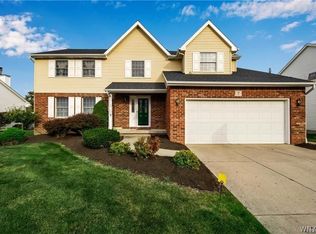 7 Arrow Trl, Lancaster, NY 14086