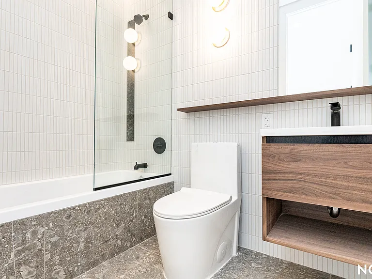 228 N 7th St #401 — Photo 5