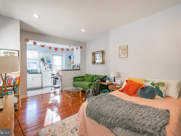 1116 Pine St APT 3R, Philadelphia, PA 19107