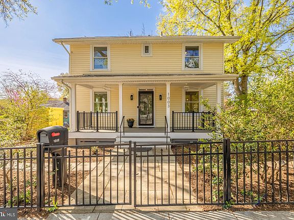 2nd image of 1003 Taylor St NE