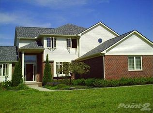 2725 Foxgrove Dr, Highland, MI 48356