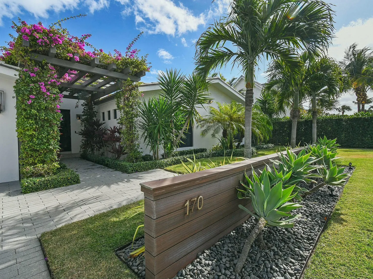 4 bed, 3.5 bath, 2533 sqft, $20,000 — Photo 2