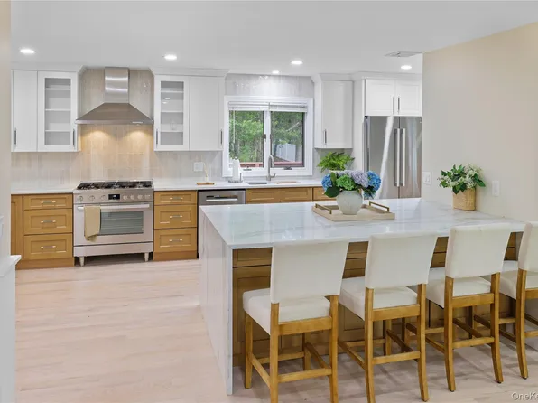 13 Bittersweet Avenue S, Hampton Bays, NY 11946