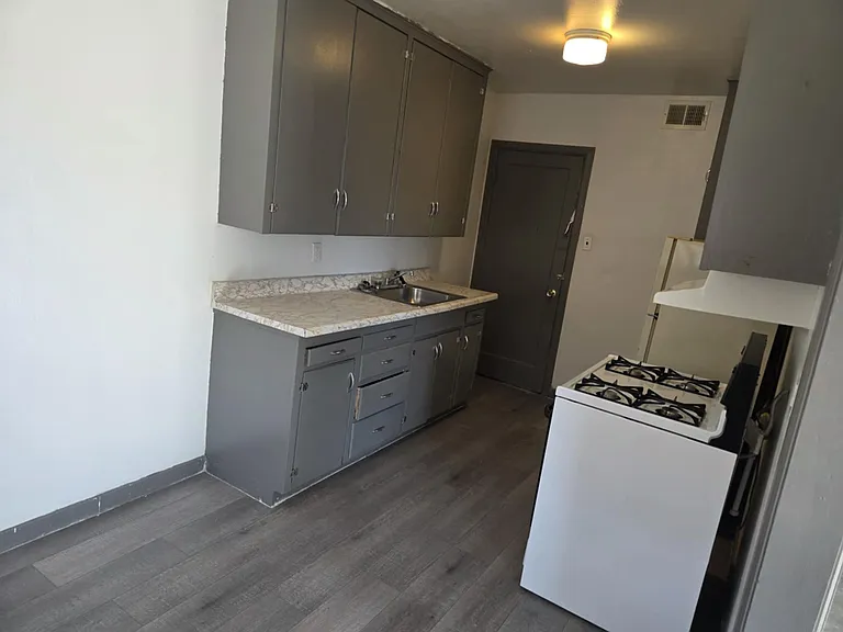 2323 8th Ave N #1 — Photo 5