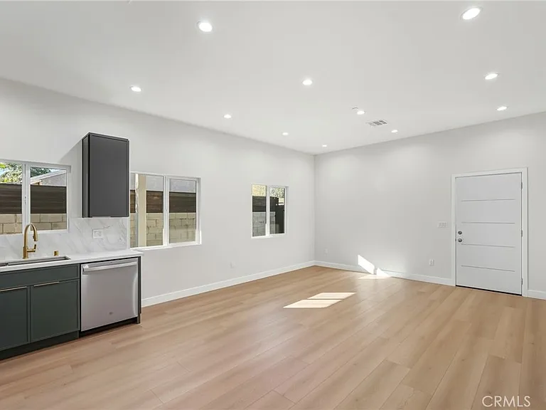 16140 Mayall St #16140 — Photo 7