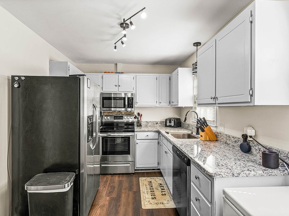 1st image of 144 Charlestowne Cir
