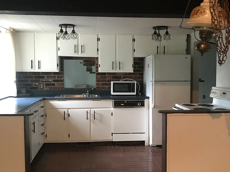 158 Richmond Rd — Photo 2