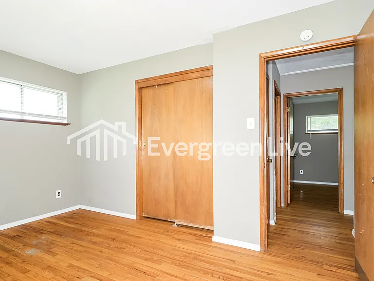 1820 Clover Ln — Photo 11