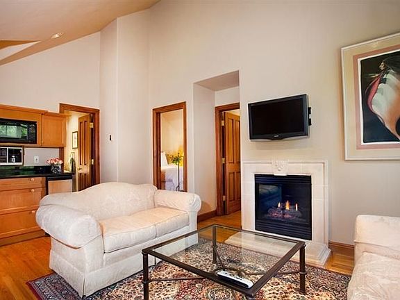 3rd image of 1385 Westhaven Cir