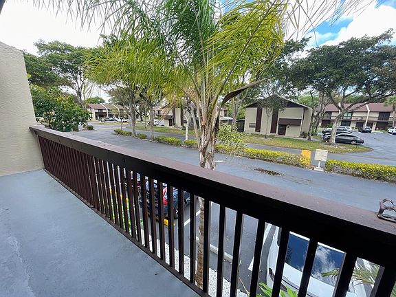 4th image of 832 NW 47th Street