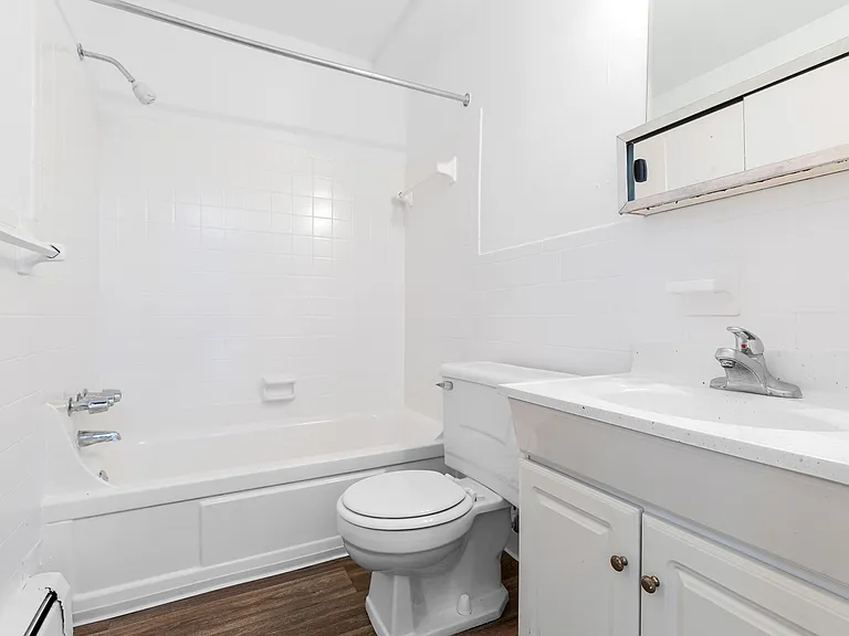 Dearborn Club Apartments — Photo 10