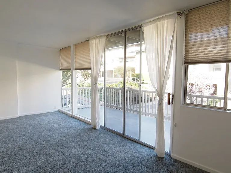 32 Andrew Dr #124 — Photo 2