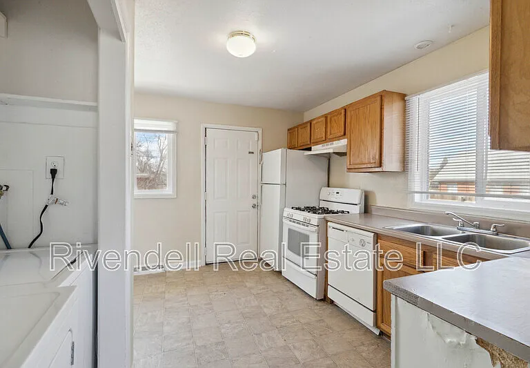 1127 Xenia St — Photo 6
