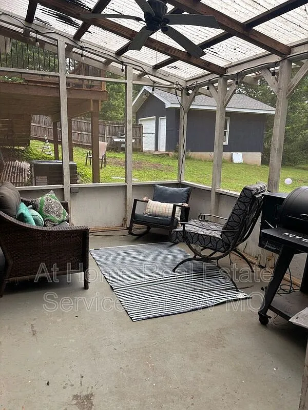 5 bed, 3.0 bath, 2800 sqft, $1,930 — Photo 2