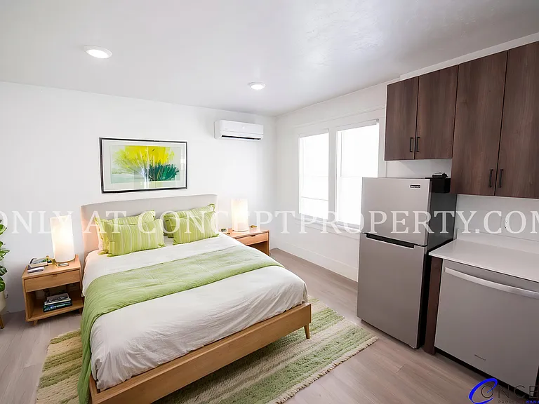 Clairmont — Photo 2