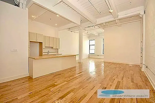 Rented by Dream Space Realty | media 8