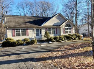813 Trafalgar Rd, Tobyhanna, PA 18466