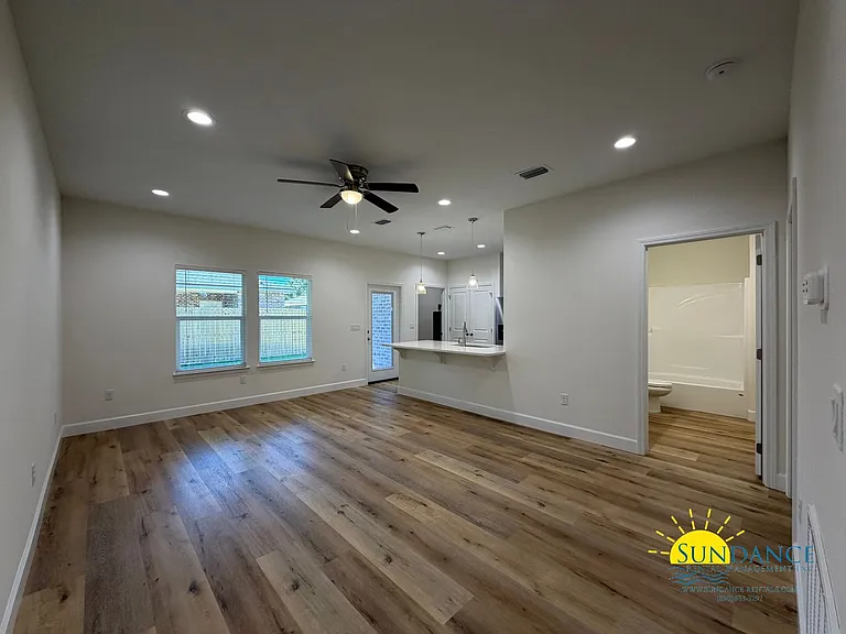 688 Reeves Dr #B — Photo 2