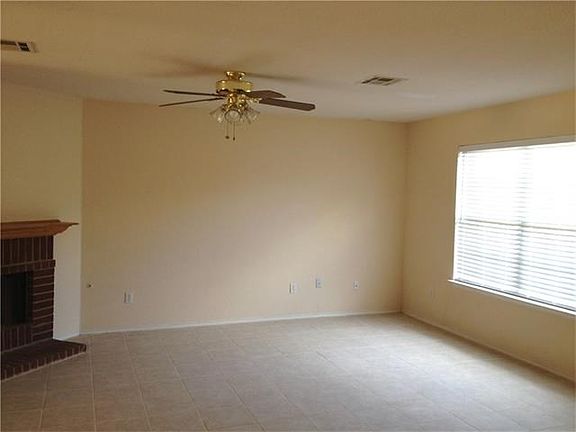 Family room - bright with ceiling fan.