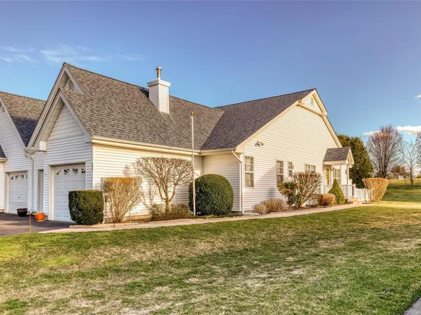 69 Rolling Meadow Lane #69, Riverhead, NY 11901