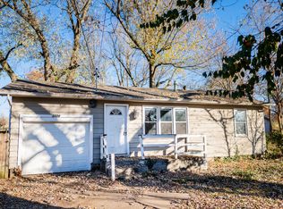 2074 N Columbia Avenue, Springfield, MO 65803