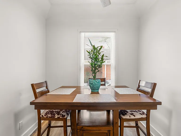206 E Geer St — Photo 8