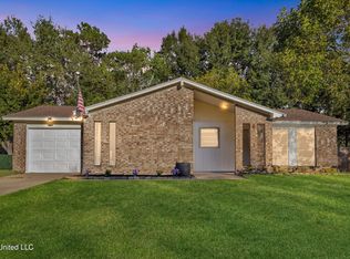 1324 Glacier Ave, Ocean Springs, MS 39564