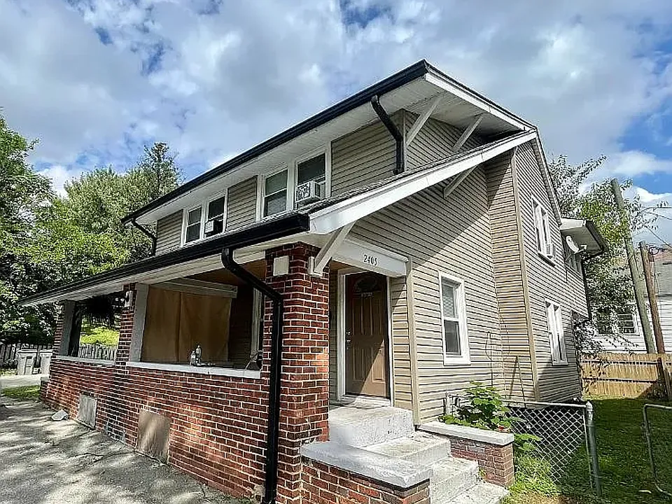 2405 E 16th St