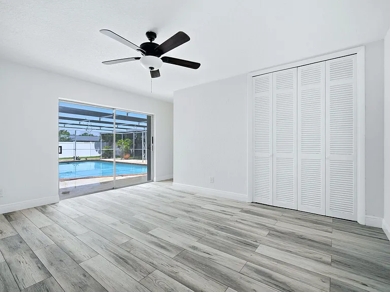 321 E Chaminade Dr — Photo 19