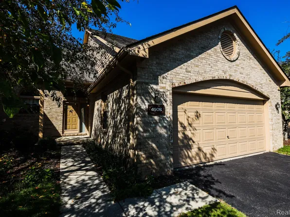 4908 Fairways Dr, Brighton, MI 48116