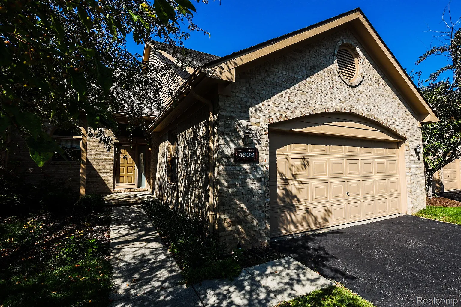 4908 Fairways Dr photo 1