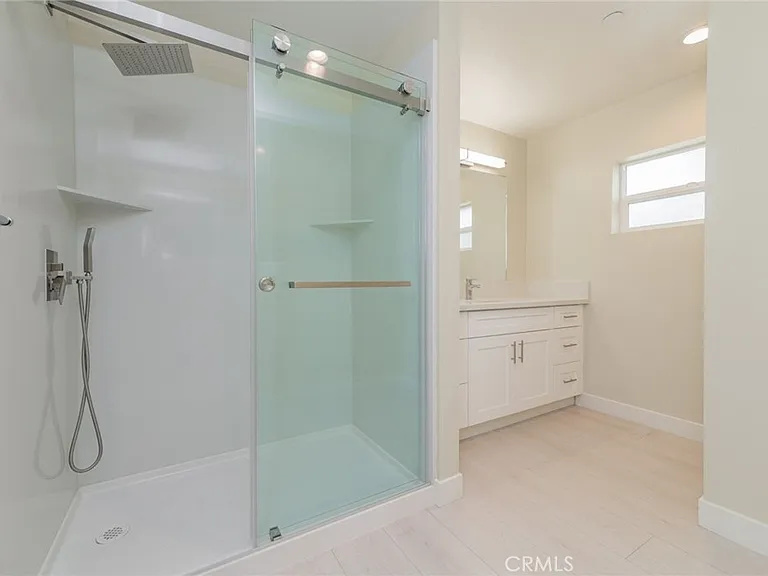 642 W Grand Ave — Photo 14